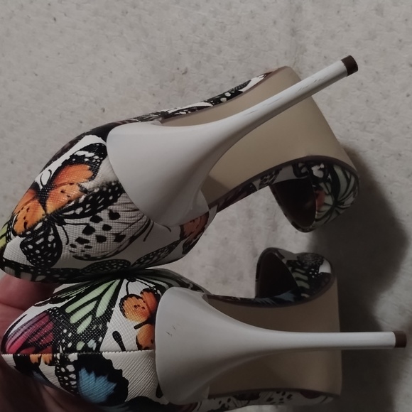 JustFab butterfly heels - Picture 4 of 8